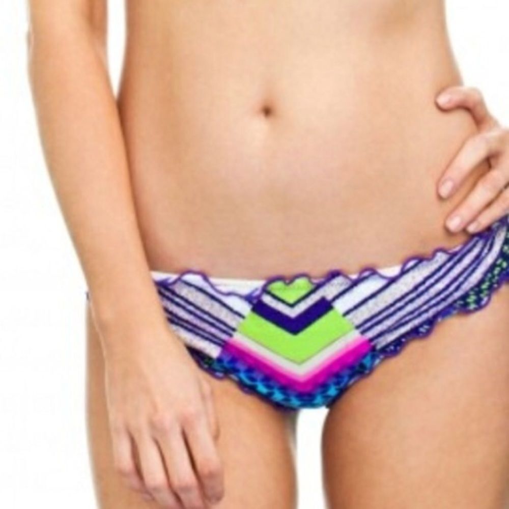Radio Fiji Ruffled Bikini Bottom nwt